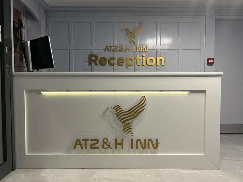 Atz&H Inn Luton  Buitenkant foto